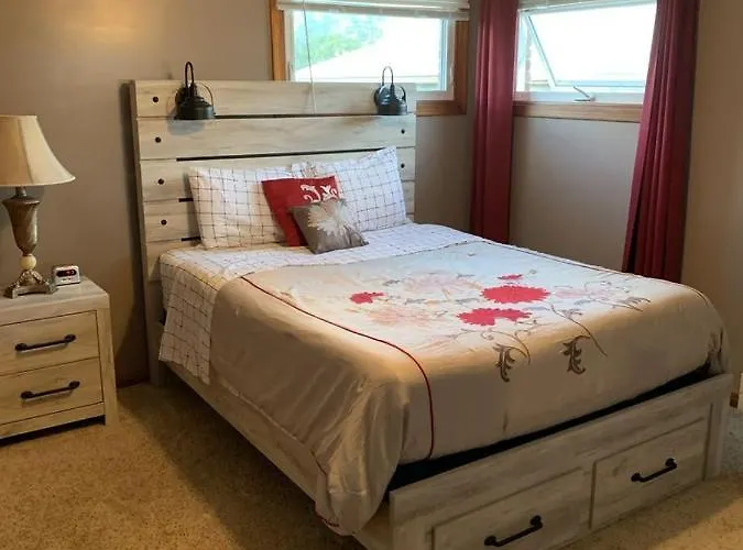 Niagara Falls Private Brick Vacation Home